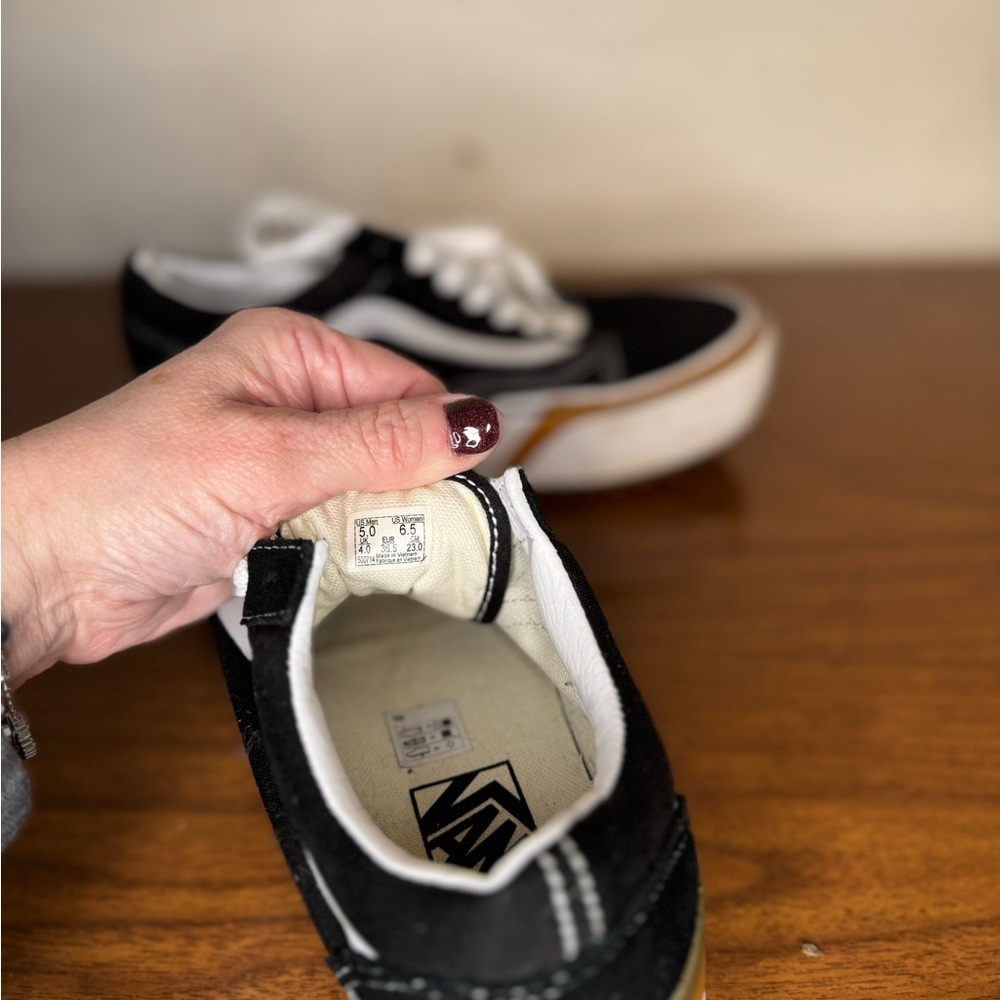 Vans Womens Black and White Sneakers with Gum Sole - Picture 4 of 4
